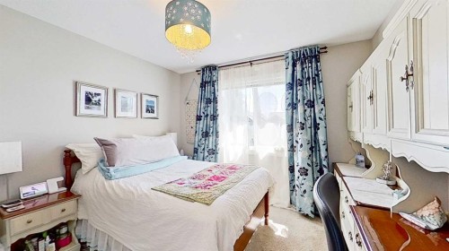 31 Ravenslea Crescent Se, Airdrie, AB - Indoor Photo Showing Bedroom