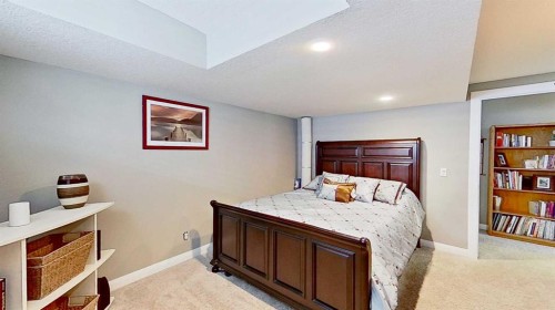 31 Ravenslea Crescent Se, Airdrie, AB - Indoor Photo Showing Bedroom