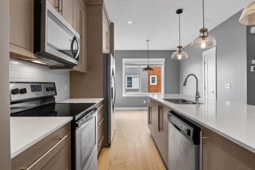 43-111 Rainbow Falls Gate, Chestermere, AB - Indoor Photo Showing Kitchen With Stainless Steel Kitchen With Double Sink With Upgraded Kitchen