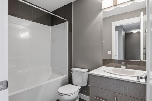 43-111 Rainbow Falls Gate, Chestermere, AB - Indoor Photo Showing Bathroom