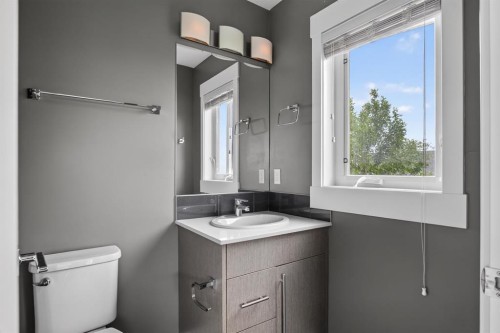 43-111 Rainbow Falls Gate, Chestermere, AB - Indoor Photo Showing Bathroom