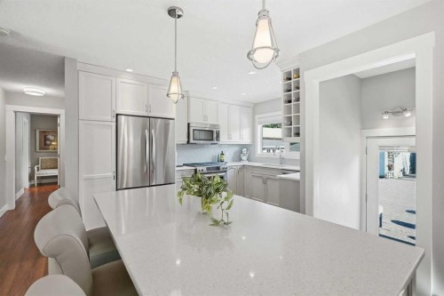 352 86 Avenue Se, Calgary, AB - Indoor