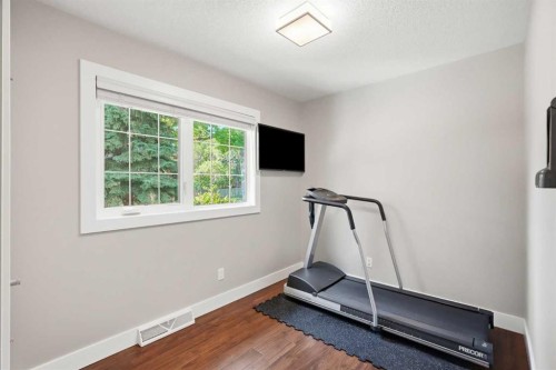 352 86 Avenue Se, Calgary, AB - Indoor Photo Showing Gym Room