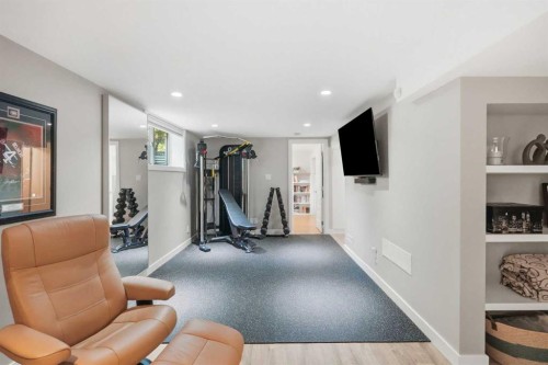 352 86 Avenue Se, Calgary, AB - Indoor