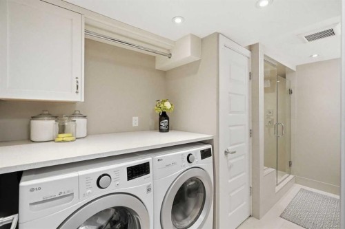 352 86 Avenue Se, Calgary, AB - Indoor Photo Showing Laundry Room