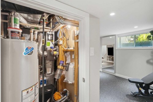 352 86 Avenue Se, Calgary, AB - Indoor Photo Showing Basement