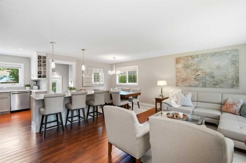 352 86 Avenue Se, Calgary, AB - Indoor Photo Showing Other Room