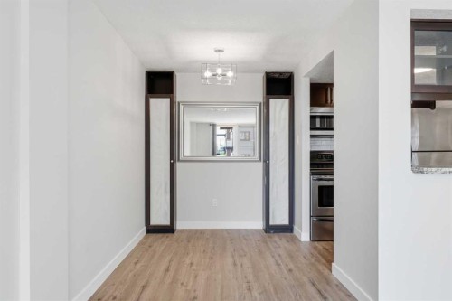 404-429 14 Street Nw, Calgary, AB - Indoor Photo Showing Other Room