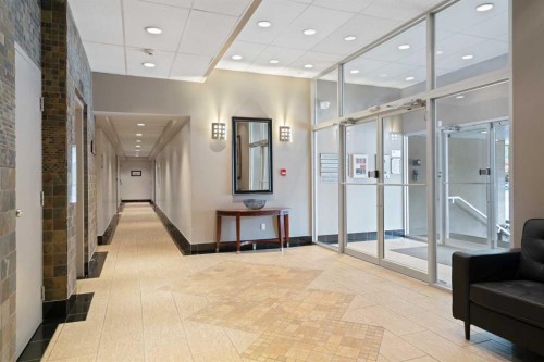 404-429 14 Street Nw, Calgary, AB - Indoor Photo Showing Other Room
