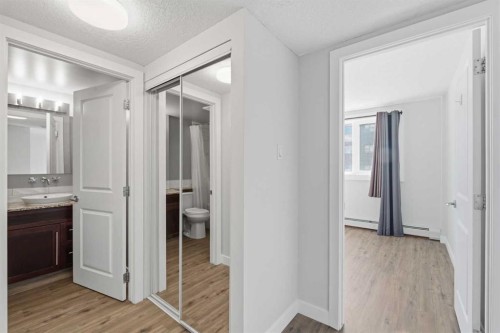 404-429 14 Street Nw, Calgary, AB - Indoor Photo Showing Other Room