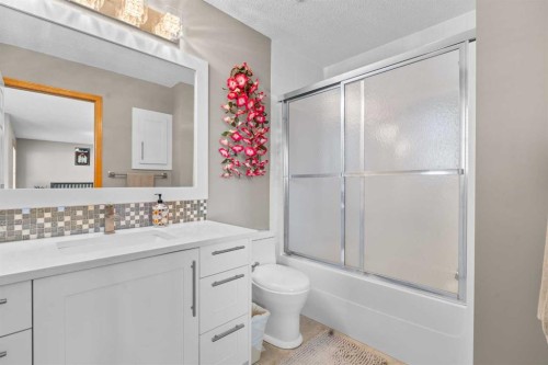 47 Coral Springs Close, Calgary, AB - Indoor Photo Showing Bathroom