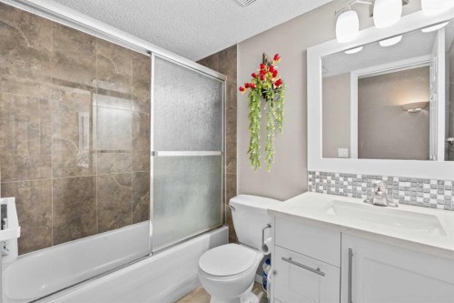 47 Coral Springs Close, Calgary, AB - Indoor Photo Showing Bathroom