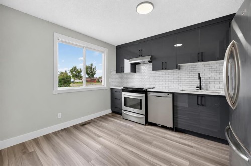 72-3029 Rundleson Road Ne, Calgary, AB - Indoor Photo Showing Kitchen With Upgraded Kitchen