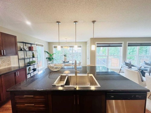 29 Everhollow Rise Sw, Calgary, AB - Indoor Photo Showing Kitchen