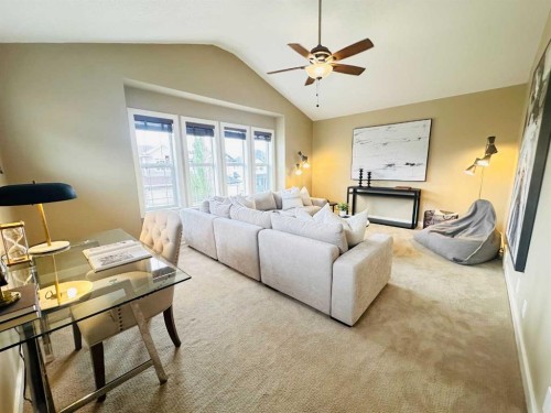 29 Everhollow Rise Sw, Calgary, AB - Indoor Photo Showing Living Room