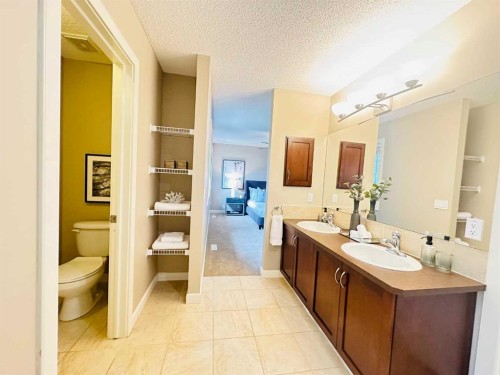 29 Everhollow Rise Sw, Calgary, AB - Indoor Photo Showing Bathroom