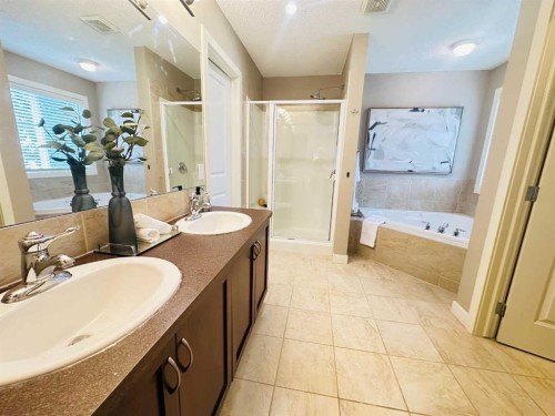 29 Everhollow Rise Sw, Calgary, AB - Indoor Photo Showing Bathroom