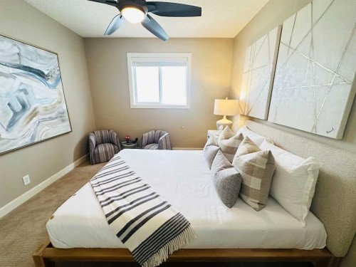 29 Everhollow Rise Sw, Calgary, AB - Indoor Photo Showing Bedroom