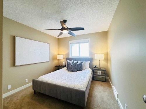 29 Everhollow Rise Sw, Calgary, AB - Indoor Photo Showing Bedroom