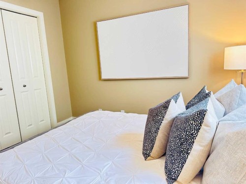 29 Everhollow Rise Sw, Calgary, AB - Indoor Photo Showing Bedroom