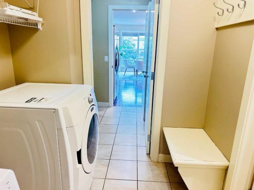 29 Everhollow Rise Sw, Calgary, AB - Indoor Photo Showing Laundry Room