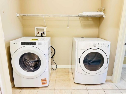 29 Everhollow Rise Sw, Calgary, AB - Indoor Photo Showing Laundry Room