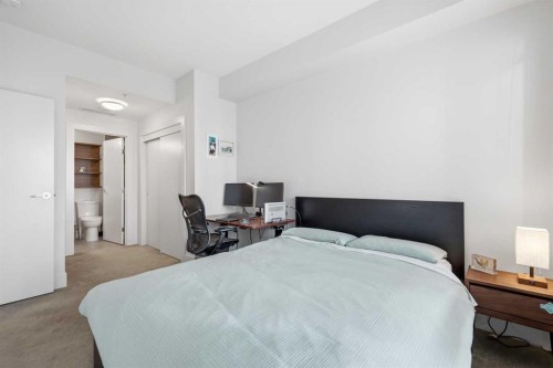 419-46 9 Street Ne, Calgary, AB - Indoor Photo Showing Bedroom