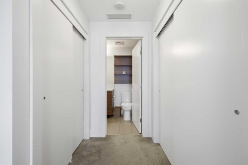 419-46 9 Street Ne, Calgary, AB - Indoor Photo Showing Other Room
