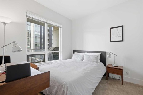 419-46 9 Street Ne, Calgary, AB - Indoor Photo Showing Bedroom