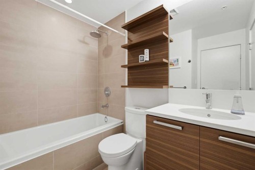 419-46 9 Street Ne, Calgary, AB - Indoor Photo Showing Bathroom