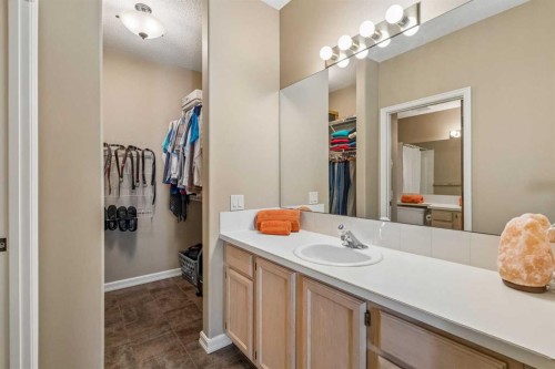 604-1997 Sirocco Drive Sw, Calgary, AB - Indoor Photo Showing Bathroom