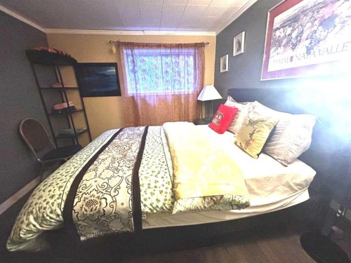 55 Bermuda Close Nw, Calgary, AB - Indoor Photo Showing Bedroom