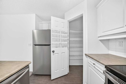 209-260 Shawville Way Se, Calgary, AB - Indoor Photo Showing Kitchen