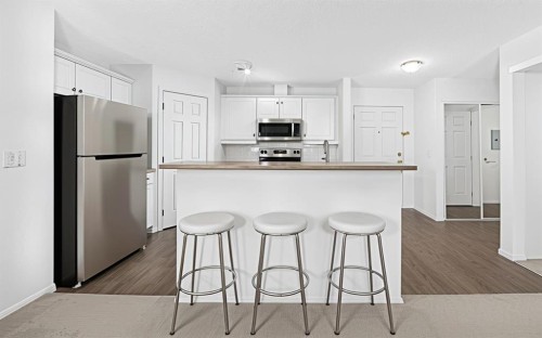 209-260 Shawville Way Se, Calgary, AB - Indoor Photo Showing Kitchen