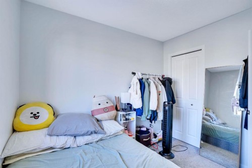 324 Dawson Drive, Chestermere, AB - Indoor Photo Showing Bedroom