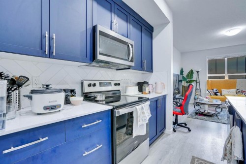 324 Dawson Drive, Chestermere, AB - Indoor Photo Showing Kitchen