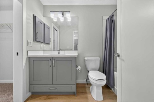 101-200 Shawnee Square Sw, Calgary, AB - Indoor Photo Showing Bathroom