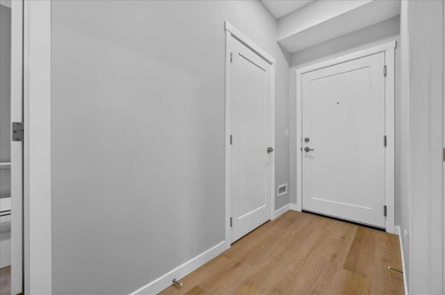 101-200 Shawnee Square Sw, Calgary, AB - Indoor Photo Showing Other Room