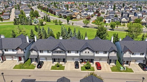 124 Everridge Gardens Sw, Calgary, AB - Outdoor With Facade
