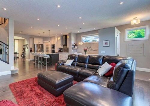 2039 45 Avenue Sw, Calgary, AB 