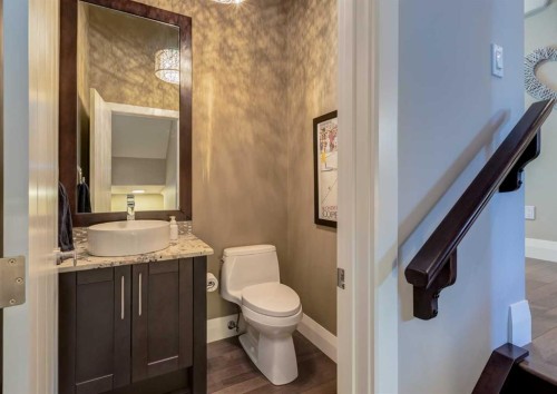 2039 45 Avenue Sw, Calgary, AB 