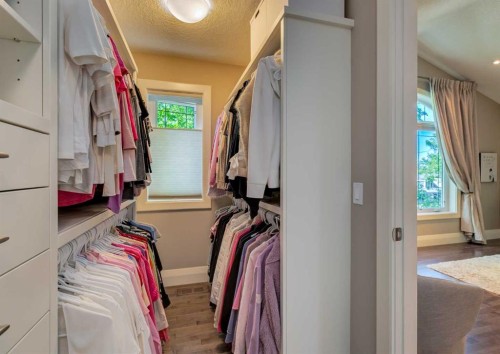 2039 45 Avenue Sw, Calgary, AB 