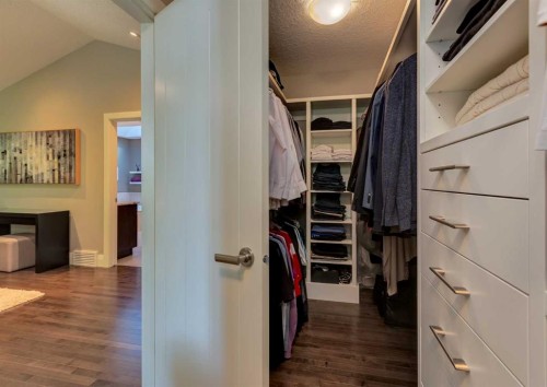 2039 45 Avenue Sw, Calgary, AB 