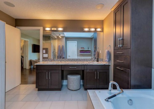 2039 45 Avenue Sw, Calgary, AB 