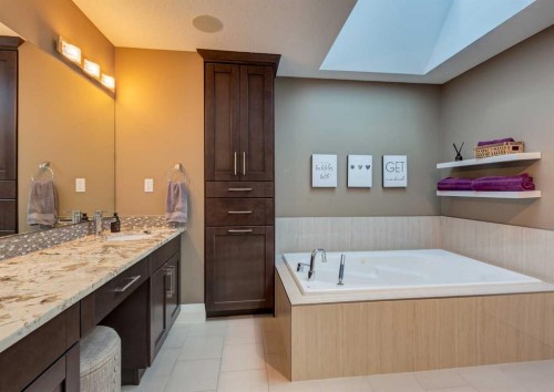 2039 45 Avenue Sw, Calgary, AB 