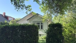 206 11 Avenue NE Calgary, AB T2E 0Y8