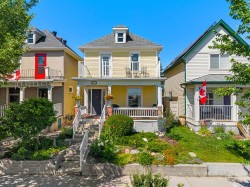 2107 9 Street SE Calgary, AB T2G 3B7