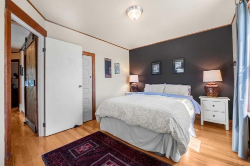 2107 9 Street Se, Calgary, AB - Indoor Photo Showing Bedroom