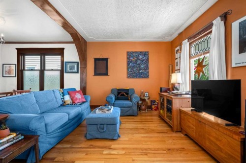 2107 9 Street Se, Calgary, AB - Indoor Photo Showing Living Room