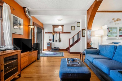 2107 9 Street Se, Calgary, AB - Indoor Photo Showing Living Room